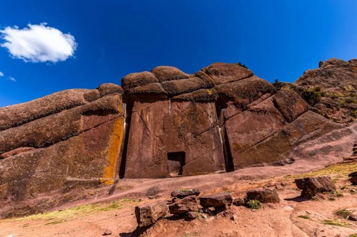 Aramu Muru (Peru) – The Mysterious “Gate in the Rock” That Challenges History